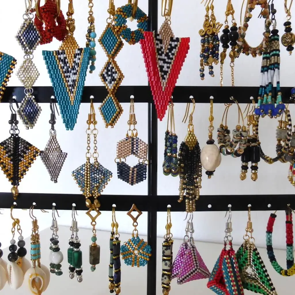 Bijoux artisanaux de style bohème. Catégorie boucles d'oreilles en perles de verre miyuki tissées à la main et en perles de pierre naturelle gemme