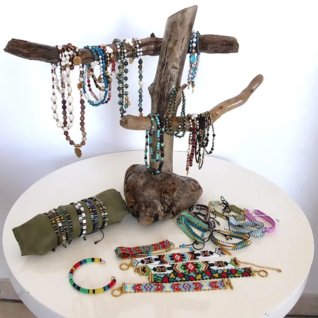 Bijoux fantaisie faits main. Catégorie bracelets en perles de verre miyuki tissées à la main et en perles de pierre naturelle gemme