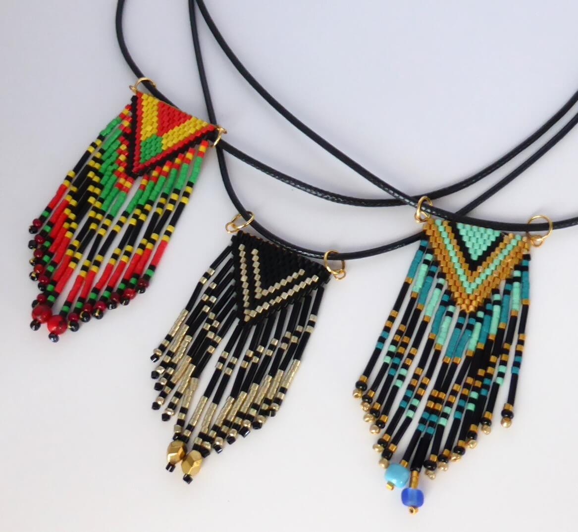 Collier Paloma. Pendentif en perles miyuki tissées à la main monté sur un cordon ciré.