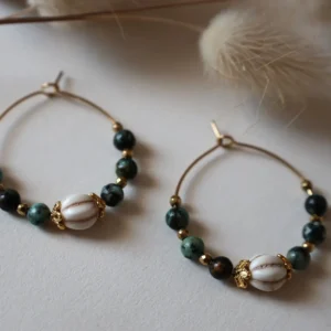 Boucles d'oreilles Orell. Modèle créoles. Vue à plat